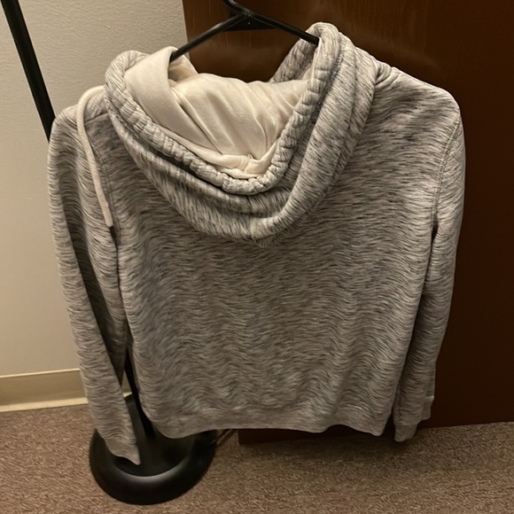 Hollister sweater - Picture 2 of 2